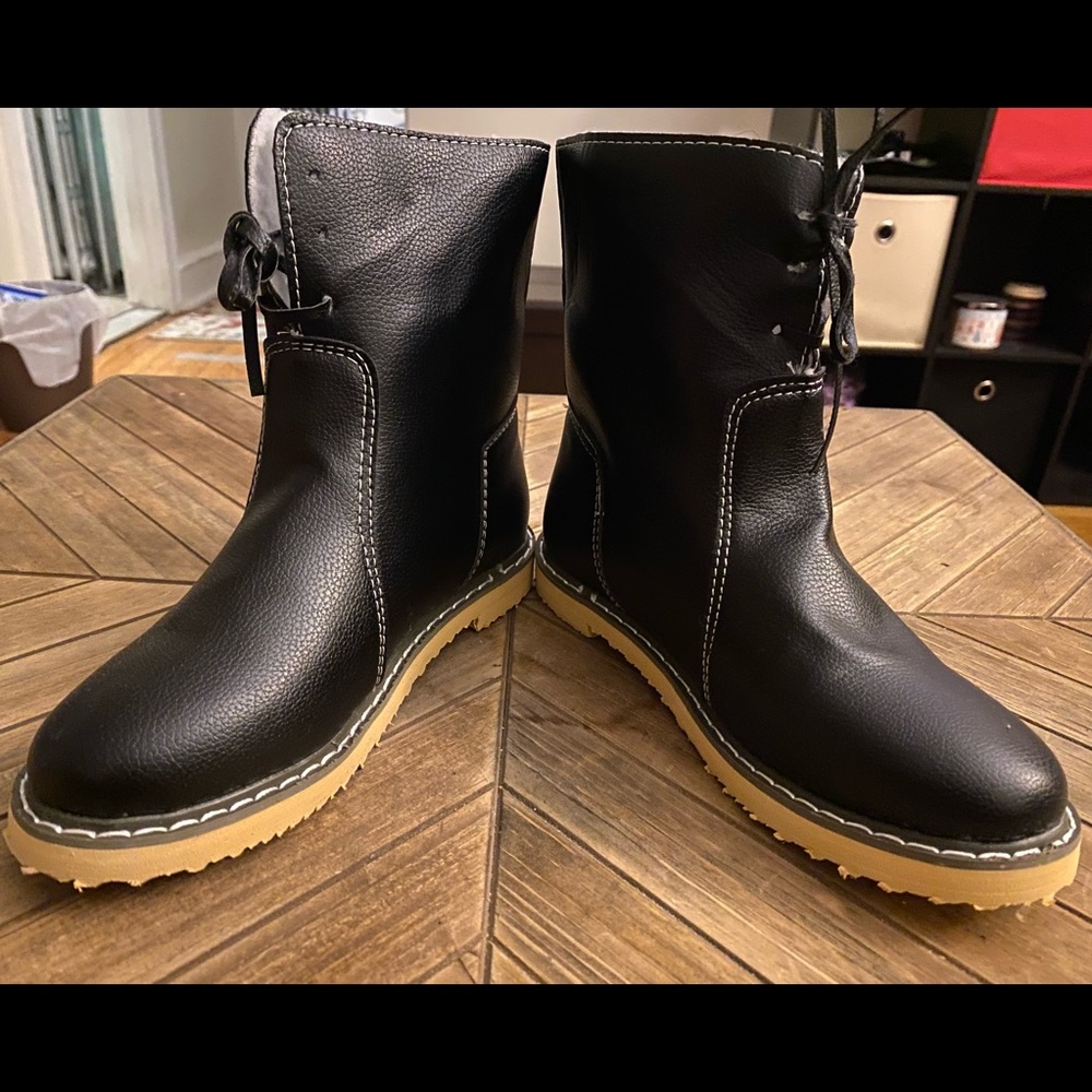 Black winter boots
